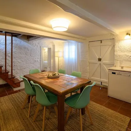 Casa Das Caneiroas Lovely 2-bed House In