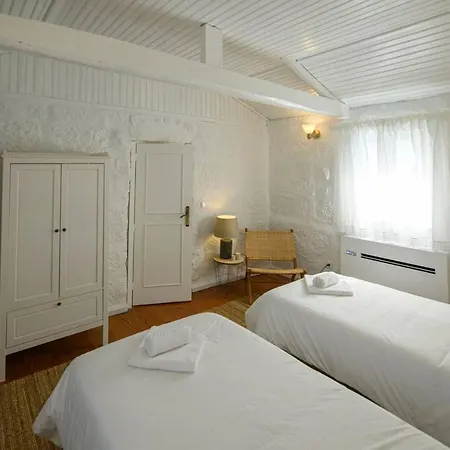 Casa Das Caneiroas Lovely 2-bed House In